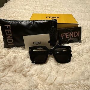Fendi FE40101I Women’s Sunglasses
